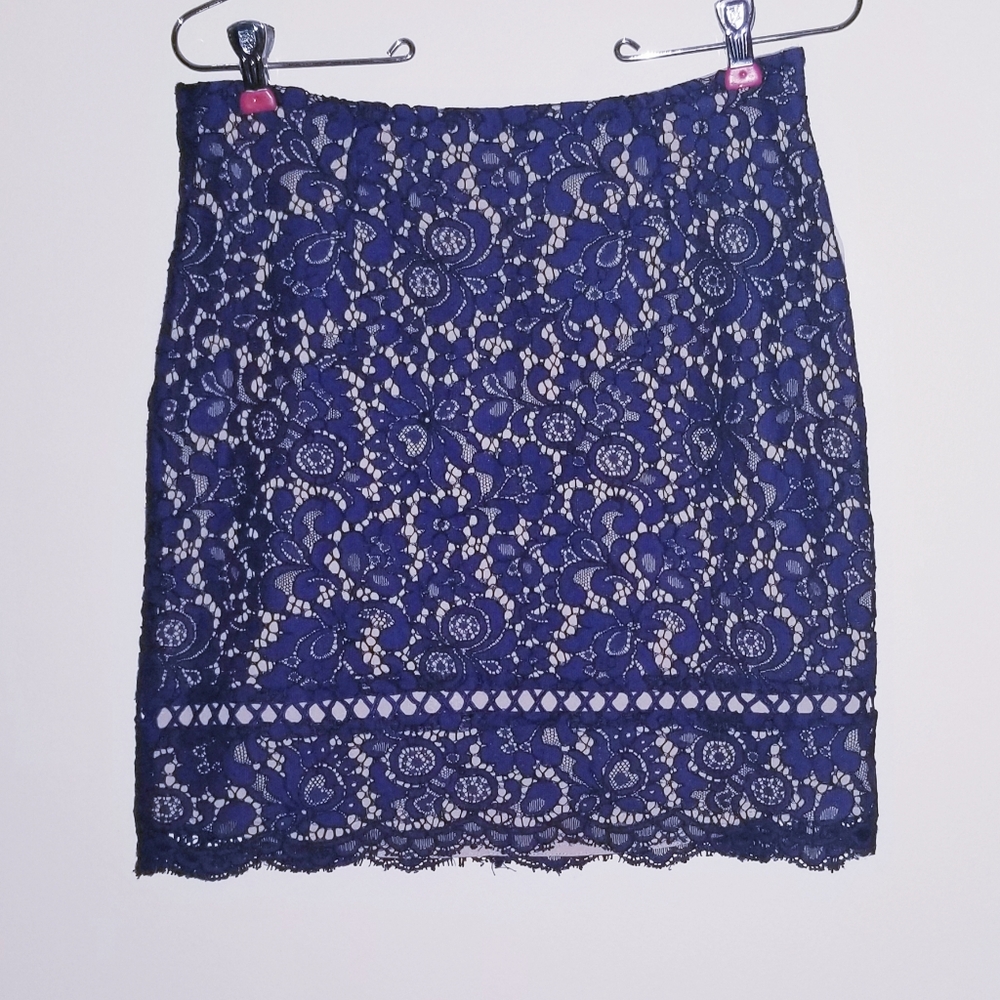 Bloomingdales Aqua midi lace skirt - size L Junior